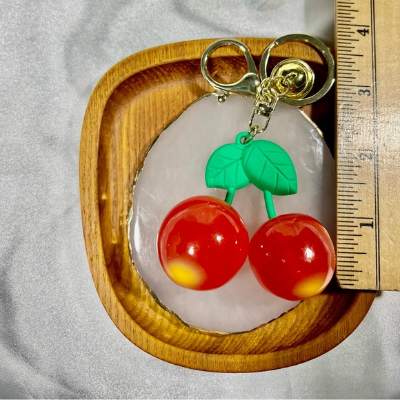 🍒 Cherry Keychain - Picture 3 of 3
